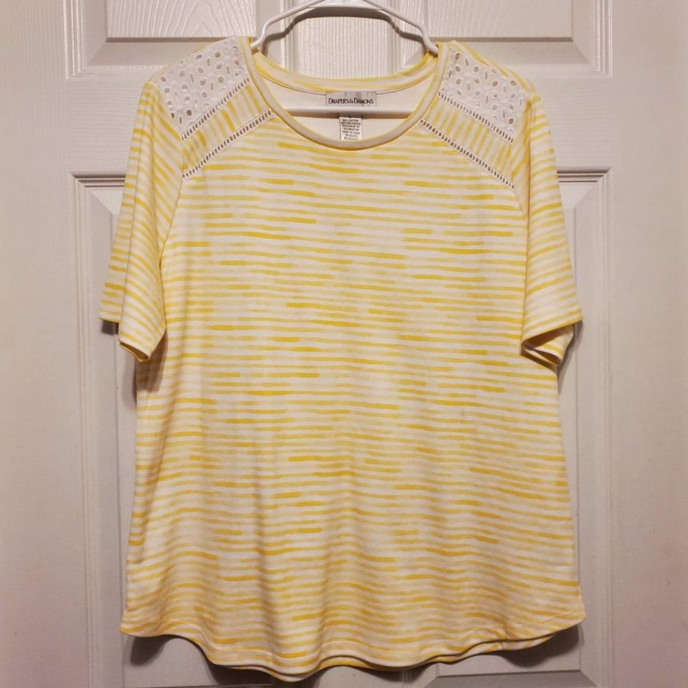 NEW Draper's & Damon's Women's Short Sleeve Top w/ Lace Shoulder Detail - L